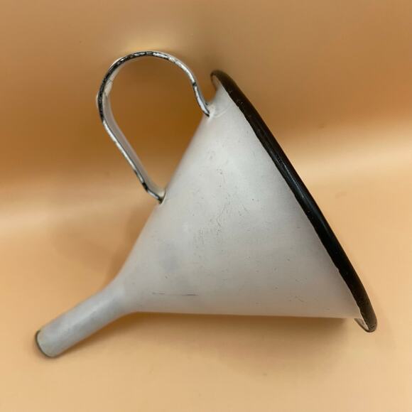 Vintage Enamel Funnel Black Trim Handle Metal Kitchen Collectable Decor Retro - Picture 2 of 10